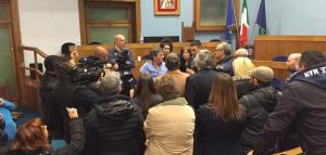 L'occupazione del consiglio comunale a Nettuno (Foto il Clandestino)